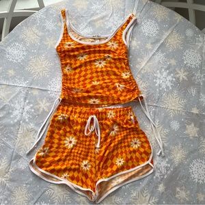 Derek Heart retro vintage daisy print tank & shorts set in orange & yellow Sz M